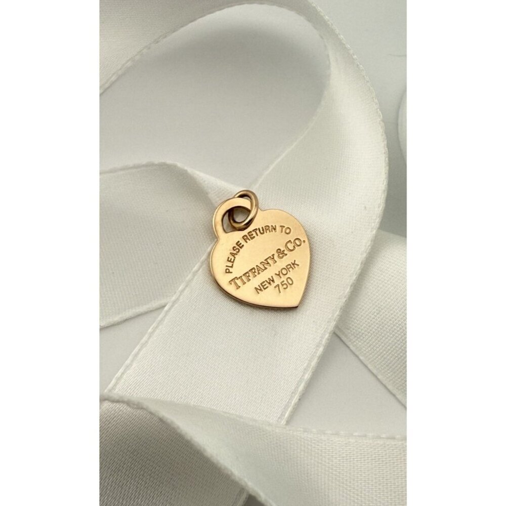 Return To Tiffany & Co. 18k Rose Gold Heart Charm Pendant Size Small